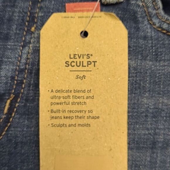 Levi's mid length short - Picture 11 of 12
